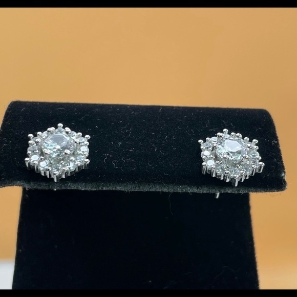 925 Sterling Silver Diamond Halo Starburst‎ Snowflake Elegant Stud Earrings - Picture 10 of 11